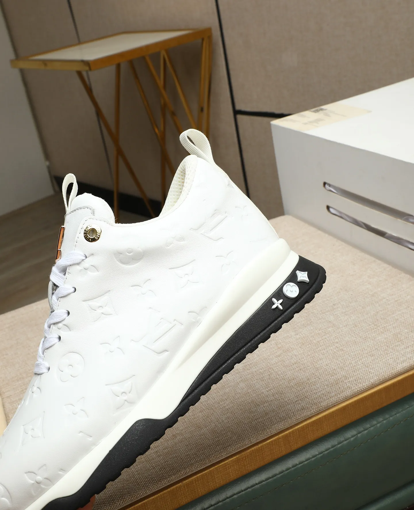 Men's shoes 💰520 📛📛【LOUIS VUITTON】Louis Vuitton official website synchronized new products 👟Milan fashion catwalk style 🇰🇾🇰🇾LV family logo, celebrity style, a must-have for fashionistas ⚠️First-layer calfskin ➕Mesh lining ➕Official website original version special outsole 👞Number 39-44 (38 45 46 customized)